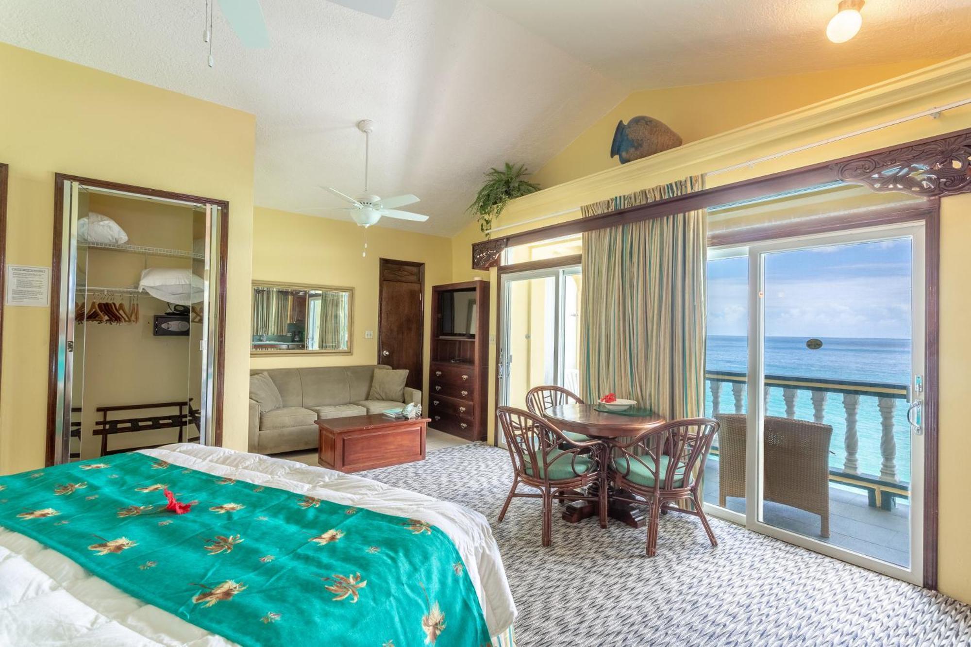Sebastian'S On The Beach Hotel Freshwater Pond Exterior foto
